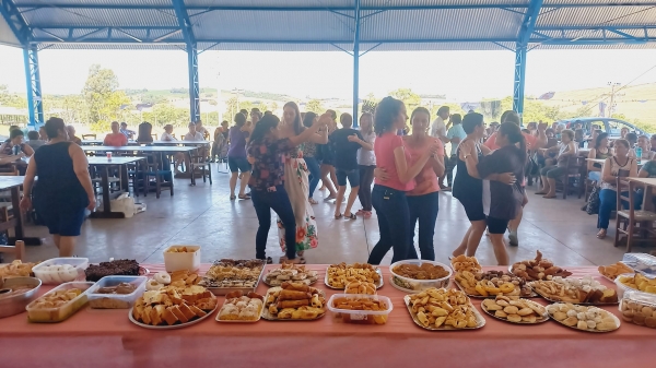 ENCERRAMENTO: SECRETARIA DE ASSISTÊNCIA SOCIAL PROMOVE CONFRATERNIZAÇÃO DE FIM DE ANO ENTRE OS GRUPOS DE IDOSOS E DE MULHERES ENCERRAMENTO: SECRETARIA DE ASSISTÊNCIA SOCIAL PROMOVE CONFRATERNIZAÇÃO DE FIM DE ANO ENTRE OS GRUPOS DE IDOSOS E DE MULHERES