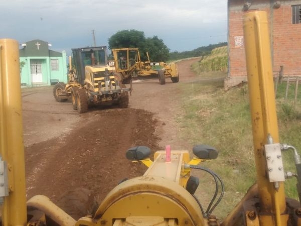 SECRETARIA DE OBRAS TRABALHA NA MELHORIA DAS ESTRADAS DO MUNICÍPIO APÓS SEQUÊNCIA DE DIAS DE CHUVA SECRETARIA DE OBRAS TRABALHA NA MELHORIA DAS ESTRADAS DO MUNICÍPIO APÓS SEQUÊNCIA DE DIAS DE CHUVA