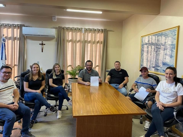 ASSINADA ORDEM DE SERVIÇO PARA INÍCIO DAS OBRAS DE FECHAMENTO DAS LATERAIS DO PAVILHÃO JUNTO AO CENTRO MUNICIPAL DE EVENTOS ASSINADA ORDEM DE SERVIÇO PARA INÍCIO DAS OBRAS DE FECHAMENTO DAS LATERAIS DO PAVILHÃO JUNTO AO CENTRO MUNICIPAL DE EVENTOS