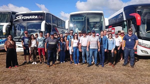 GRUPO DE AGRICULTORES DE PINHAL GRANDE VISITA A EXPODIRETO 2023 GRUPO DE AGRICULTORES DE PINHAL GRANDE VISITA A EXPODIRETO 2023