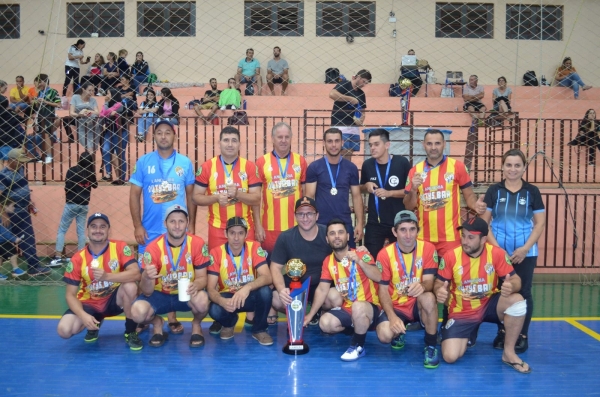 FINAL DO CAMPEONATO MUNICIPAL DE FUTEBOL DE SALÃO DAS CATEGORIAS DE BASE LEVA UM GRANDE PÚBLICO AO GINÁSIO MUNICIPAL DE PINHAL GRANDE E EQUIPES CAMPEÃS RECEBEM PREMIAÇÕES FINAL DO CAMPEONATO MUNICIPAL DE FUTEBOL DE SALÃO DAS CATEGORIAS DE BASE LEVA UM GRANDE PÚBLICO AO GINÁSIO MUNICIPAL DE PINHAL GRANDE E EQUIPES CAMPEÃS RECEBEM PREMIAÇÕES