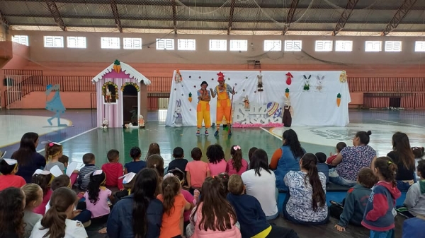 SECRETARIA DE EDUCAÇÃO PROMOVE EVENTO ESPECIAL DE PÁSCOA PARA ALUNOS DA REDE MUNICIPAL DE ENSINO SECRETARIA DE EDUCAÇÃO PROMOVE EVENTO ESPECIAL DE PÁSCOA PARA ALUNOS DA REDE MUNICIPAL DE ENSINO