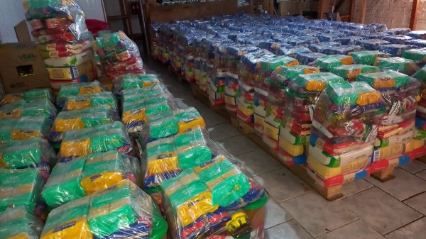 PREFEITURA MUNICIPAL DE PINHAL GRANDE INICIA A DISTRIBUIÇÃO DE 1770 CESTAS BÁSICAS PARA OS AGRICULTORES ATINGIDOS PELA ESTIAGEM PREFEITURA MUNICIPAL DE PINHAL GRANDE INICIA A DISTRIBUIÇÃO DE 1770 CESTAS BÁSICAS PARA OS AGRICULTORES ATINGIDOS PELA ESTIAGEM