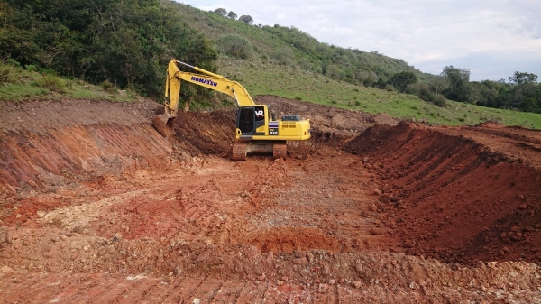 PRODUTORES RURAIS DE PINHAL GRANDE SÃO BENEFICIADOS COM ABERTURA DE AÇUDES PELO PROGRAMA AVANÇAR NA AGROPECUÁRIA E NO DESENVOLVIMENTO RURAL DO GOVERNO DO ESTADO PRODUTORES RURAIS DE PINHAL GRANDE SÃO BENEFICIADOS COM ABERTURA DE AÇUDES PELO PROGRAMA AVANÇAR NA AGROPECUÁRIA E NO DESENVOLVIMENTO RURAL DO GOVERNO DO ESTADO