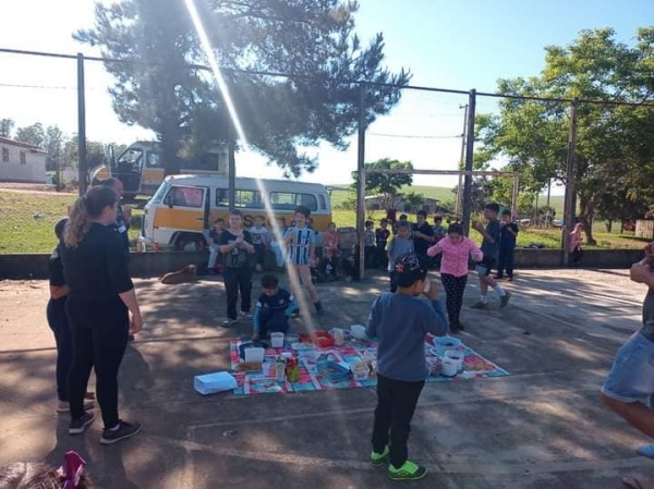 COMEMORAÇÃO DO DIA DAS CRIANÇAS NA ESCOLA JURACI EDLER TEVE CABELO MALUCO, PIQUINIQUE, GULOSEIMAS E MUITA DIVERSÃO COMEMORAÇÃO DO DIA DAS CRIANÇAS NA ESCOLA JURACI EDLER TEVE CABELO MALUCO, PIQUINIQUE, GULOSEIMAS E MUITA DIVERSÃO