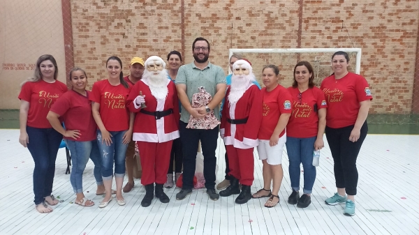 CHEGADA DO PAPAI NOEL COM DISTRIBUIÇÃO DE PRESENTES MARCOU O ENCERRAMENTO DO ANO LETIVO EM PINHAL GRANDE CHEGADA DO PAPAI NOEL COM DISTRIBUIÇÃO DE PRESENTES MARCOU O ENCERRAMENTO DO ANO LETIVO EM PINHAL GRANDE