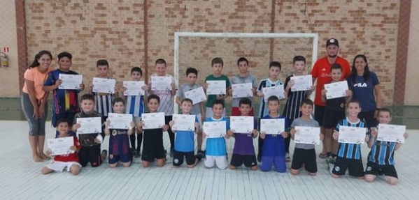 ESCOLINHA MUNICIPAL DE FUTSAL ENCERRA O ANO COM TREINO ESPECIAL ESCOLINHA MUNICIPAL DE FUTSAL ENCERRA O ANO COM TREINO ESPECIAL