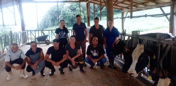 CURSO DE INSEMINAÇÃO ARTIFICIAL EM BOVINOS CAPACITA AGRICULTORES EM PINHAL GRANDE CURSO DE INSEMINAÇÃO ARTIFICIAL EM BOVINOS CAPACITA AGRICULTORES EM PINHAL GRANDE