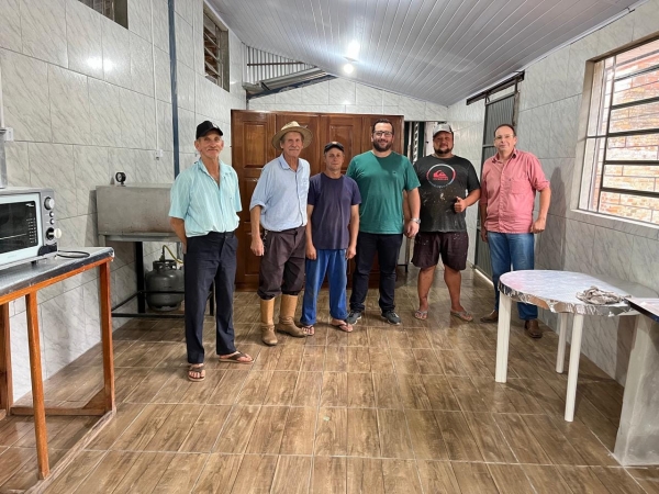 SALÃO DA COMUNIDADE MÃE RAINHA RECEBE MELHORIAS PELA ADMINISTRAÇÃO MUNICIPAL SALÃO DA COMUNIDADE MÃE RAINHA RECEBE MELHORIAS PELA ADMINISTRAÇÃO MUNICIPAL