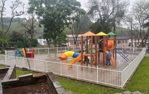 REVITALIZAÇÃO: PRAÇA DO BAIRRO SÃO JOSÉ AVANÇA COM NOVAS MELHORIAS REVITALIZAÇÃO: PRAÇA DO BAIRRO SÃO JOSÉ AVANÇA COM NOVAS MELHORIAS
