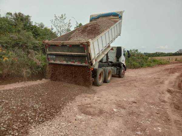 SECRETARIA DE OBRAS E AGRICULTURA INTENSIFICA BRITAGEM NAS ESTRADAS DO INTERIOR SECRETARIA DE OBRAS E AGRICULTURA INTENSIFICA BRITAGEM NAS ESTRADAS DO INTERIOR