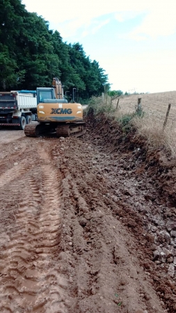 ADMINISTRAÇÃO DE PINHAL GRANDE SEGUE COM MELHORIAS NAS ESTRADAS RURAIS ADMINISTRAÇÃO DE PINHAL GRANDE SEGUE COM MELHORIAS NAS ESTRADAS RURAIS