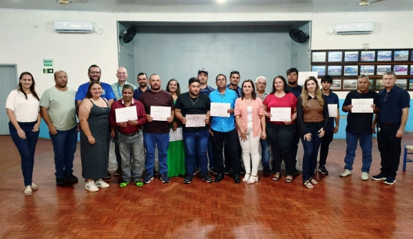 FORMATURA DO CURSO DE INSTALAÇÕES ELÉTRICAS MARCA MAIS UMA ETAPA DE QUALIFICAÇÃO PROFISSIONAL EM PINHAL GRANDE FORMATURA DO CURSO DE INSTALAÇÕES ELÉTRICAS MARCA MAIS UMA ETAPA DE QUALIFICAÇÃO PROFISSIONAL EM PINHAL GRANDE