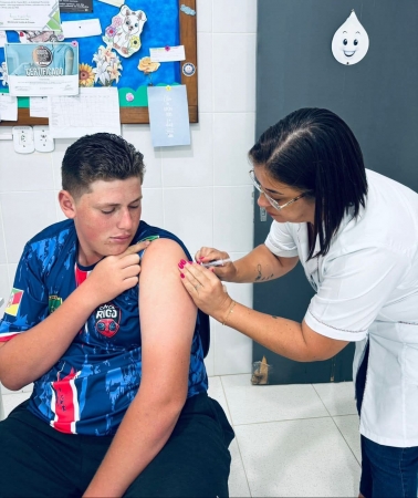 VACINAÇÃO CONTRA A DENGUE: INFORMAÇÕES IMPORTANTES VACINAÇÃO CONTRA A DENGUE: INFORMAÇÕES IMPORTANTES