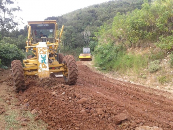 RELATÓRIO DA SECRETÁRIA DE OBRAS DOS SERVIÇOS SEMANAL DE RECUPERAÇÃO DAS ESTRADAS RELATÓRIO DA SECRETÁRIA DE OBRAS DOS SERVIÇOS SEMANAL DE RECUPERAÇÃO DAS ESTRADAS