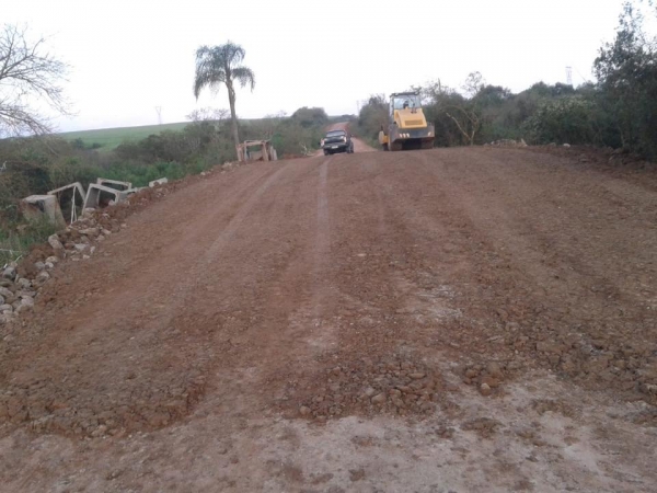 O PERAÇÃO RÁPIDA DA SECRETARIA DE OBRAS LIBERA ESTRADA DA ITAÚBA PARA A PASSAGEM DE VEÍCULOS O PERAÇÃO RÁPIDA DA SECRETARIA DE OBRAS LIBERA ESTRADA DA ITAÚBA PARA A PASSAGEM DE VEÍCULOS