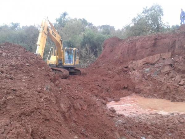 O PERAÇÃO RÁPIDA DA SECRETARIA DE OBRAS LIBERA ESTRADA DA ITAÚBA PARA A PASSAGEM DE VEÍCULOS O PERAÇÃO RÁPIDA DA SECRETARIA DE OBRAS LIBERA ESTRADA DA ITAÚBA PARA A PASSAGEM DE VEÍCULOS