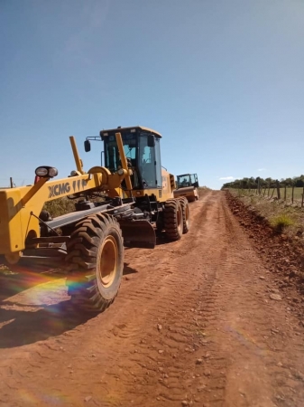 Secretaria de Obras Intensificou o Serviço na Manutenção das Estradas Secretaria de Obras Intensificou o Serviço na Manutenção das Estradas