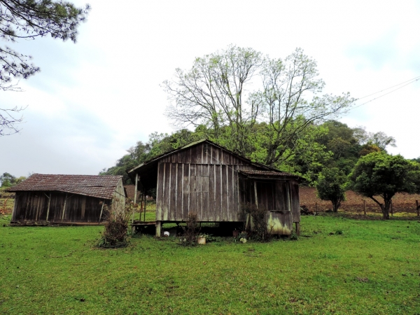 CATEGORIA OBRAS E CONSTRUÇÕES: 1º LUGAR: “Tapera” Nome: Tainara da Silva Durigon CATEGORIA OBRAS E CONSTRUÇÕES: 1º LUGAR: “Tapera” Nome: Tainara da Silva Durigon
