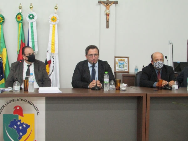 Sessão Solene Com Condecoração de Cidadão Honorário ao Escritor Dr. Firmino Chagas Da Costa e Certificação de Reconhecimento aos Profissionais da Saúde