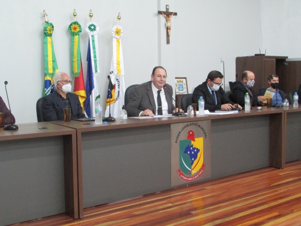 Sessão Solene Com Condecoração de Cidadão Honorário ao Escritor Dr. Firmino Chagas Da Costa e Certificação de Reconhecimento aos Profissionais da Saúde