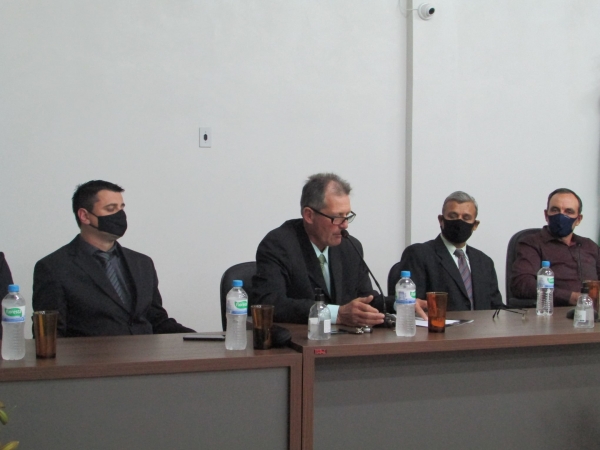 Sessão Solene Com Condecoração de Cidadão Honorário ao Escritor Dr. Firmino Chagas Da Costa e Certificação de Reconhecimento aos Profissionais da Saúde