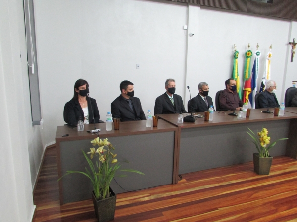 Sessão Solene Com Condecoração de Cidadão Honorário ao Escritor Dr. Firmino Chagas Da Costa e Certificação de Reconhecimento aos Profissionais da Saúde