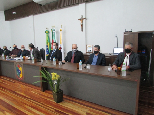 Sessão Solene Com Condecoração de Cidadão Honorário ao Escritor Dr. Firmino Chagas Da Costa e Certificação de Reconhecimento aos Profissionais da Saúde