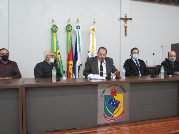 Sessão Solene Com Condecoração de Cidadão Honorário ao Escritor Dr. Firmino Chagas Da Costa e Certificação de Reconhecimento aos Profissionais da Saúde