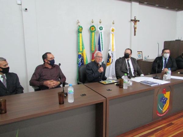 Sessão Solene Com Condecoração de Cidadão Honorário ao Escritor Dr. Firmino Chagas Da Costa e Certificação de Reconhecimento aos Profissionais da Saúde