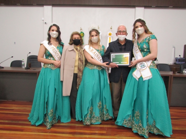 Sessão Solene Com Condecoração de Cidadão Honorário ao Escritor Dr. Firmino Chagas Da Costa e Certificação de Reconhecimento aos Profissionais da Saúde