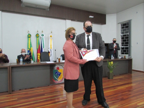 Sessão Solene Com Condecoração de Cidadão Honorário ao Escritor Dr. Firmino Chagas Da Costa e Certificação de Reconhecimento aos Profissionais da Saúde