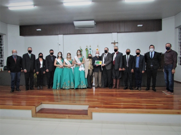 Sessão Solene Com Condecoração de Cidadão Honorário ao Escritor Dr. Firmino Chagas Da Costa e Certificação de Reconhecimento aos Profissionais da Saúde