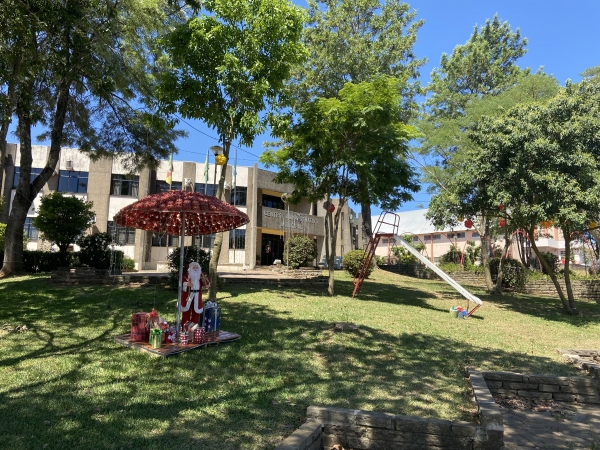  Centro Administrativo e Praça Campos Salles do Bairro Limeira de Pinhal Grande Recebem Decoração de Natal