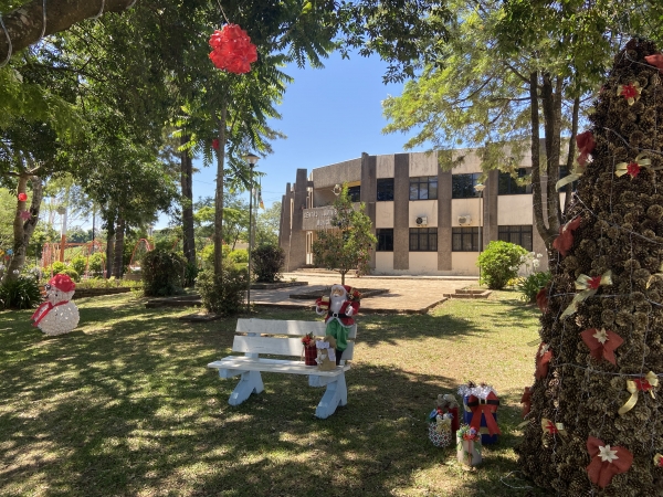  Centro Administrativo e Praça Campos Salles do Bairro Limeira de Pinhal Grande Recebem Decoração de Natal