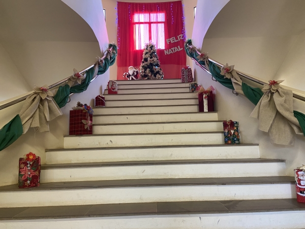  Centro Administrativo e Praça Campos Salles do Bairro Limeira de Pinhal Grande Recebem Decoração de Natal